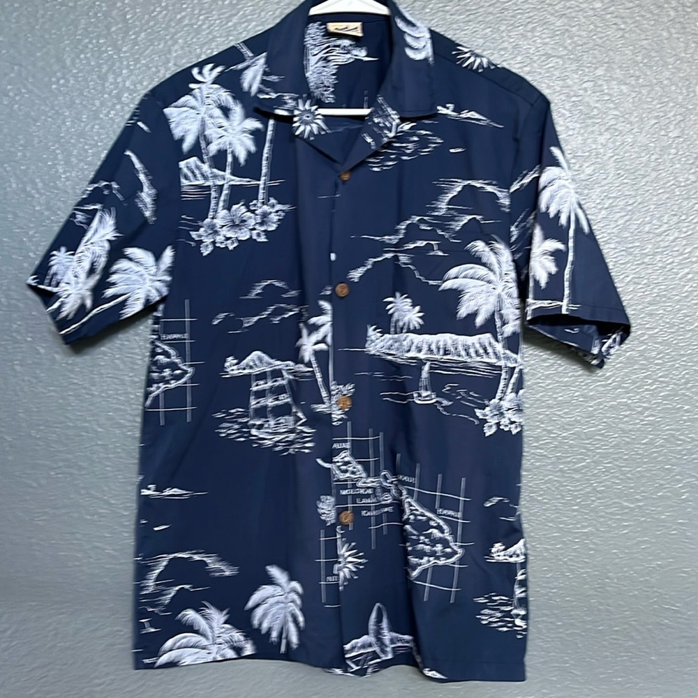 || Royal Creations || Button Down • Short Sleeve •Hawaiian Shirt • Size…
